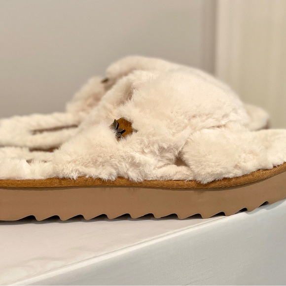 Kookaburra by UGG FUZZ IT SLIPPERS - Picture 2 of 3